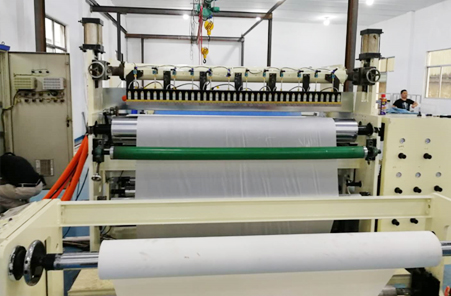 熱熔噴膠（jiāo）複合生產線