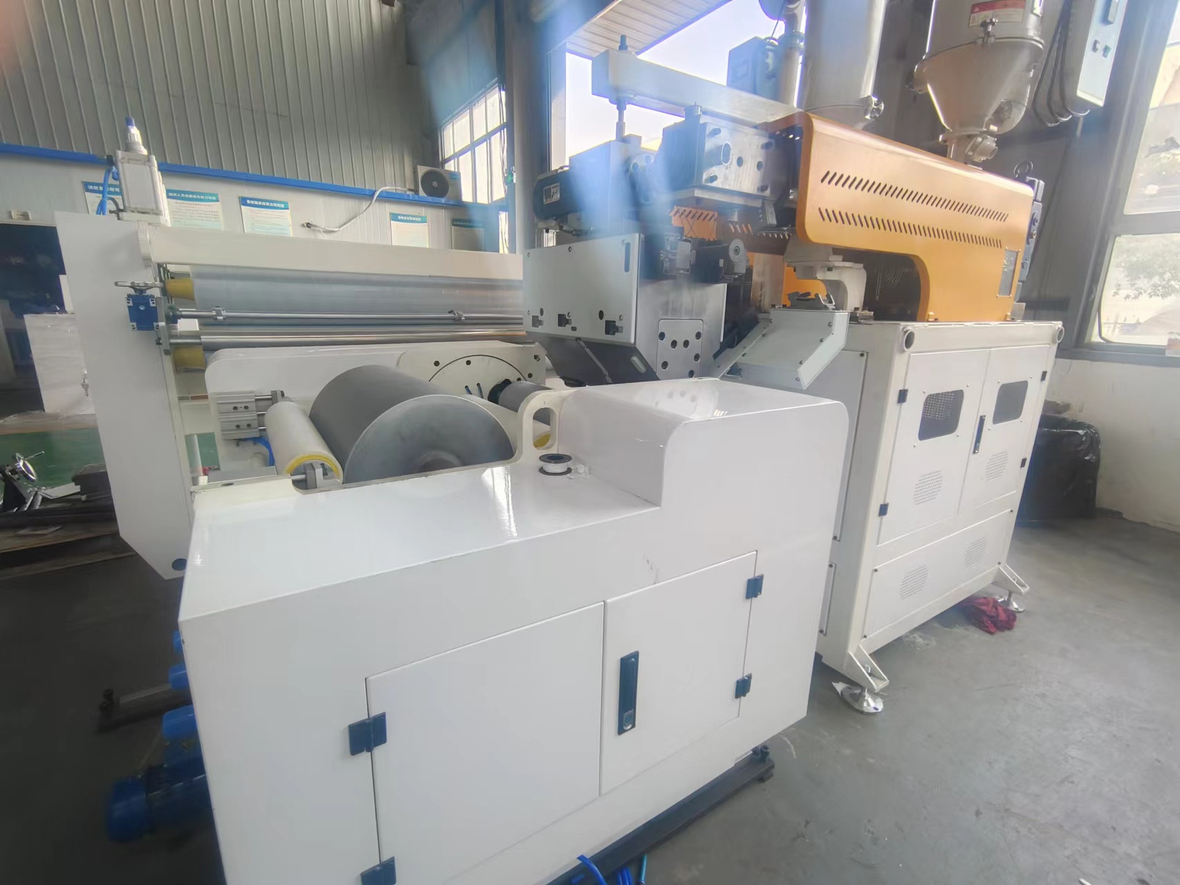 BOPlA雙向拉伸薄（báo）膜生產線